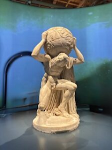 万博　イタリア館　ファルネーゼのアトラス像